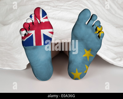 Pieds avec drapeau dormir ou concept de mort drapeau de Tuvalu Banque D'Images