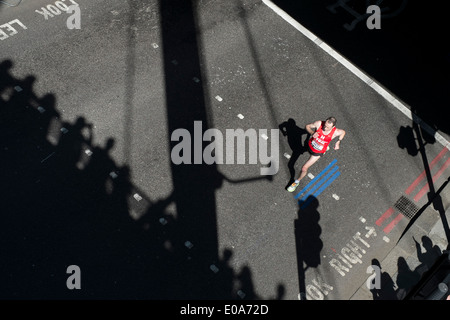 Concurrents dans le Marathon de Londres 2014. Banque D'Images