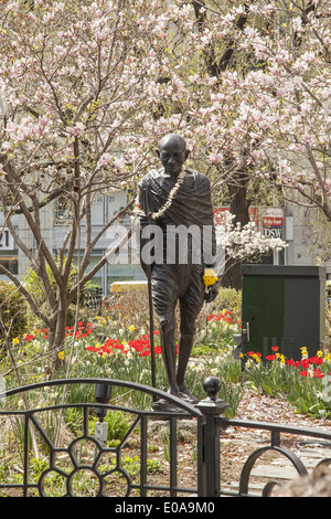 Sculpture de Mahatma Gandhi sur la Journée de la Terre de Union Square à Manhattan, New York. Banque D'Images
