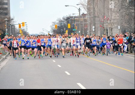 Les images d'une course de bienfaisance qui a eu lieu à la ville canadienne de London, en Ontario. Banque D'Images