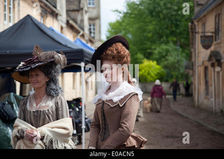 Corsham, Wiltshire, Royaume-Uni. 7 mai, 2014. La rue principale de Corsham est transformé en 18e siècle Cornwall pour le tournage de la nouvelle période BBC drama Poldark. Banque D'Images