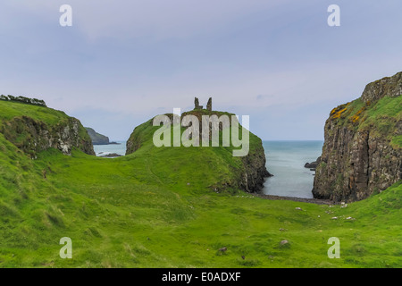 Kinbane Castle sur Kinbane Head Irlande du Nord Banque D'Images