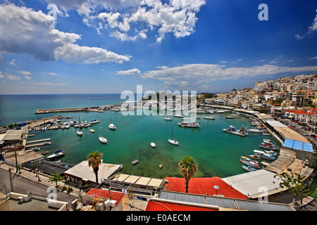 Mikrolimano (signifie "petit port", ancien nom "Tourkolimano') & Kastella, Le Pirée, Attique, Grèce Banque D'Images