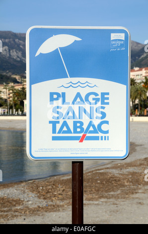 Ne pas fumer Beach Sign Menton Alpes-Maritimes Côte-d'Azur France Banque D'Images