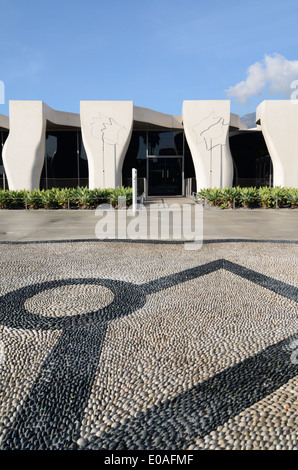 Entrée au Musée Jean Cocteau par Rudy Ricciotti & Mosaïque de galets de Lizard Menton Alpes-Maritimes France Banque D'Images