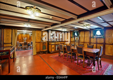 L'intérieur du musée naval flottant 'AVEROF'-l'Admiral's chambers. Vous pouvez trouver et de le visiter en Palaio Faliro, Attique, Grèce. Banque D'Images