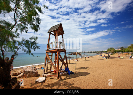 L'une des plages à Kavouri, entre Glyfada et de Vouliagmeni, Attique, Grèce. Banque D'Images