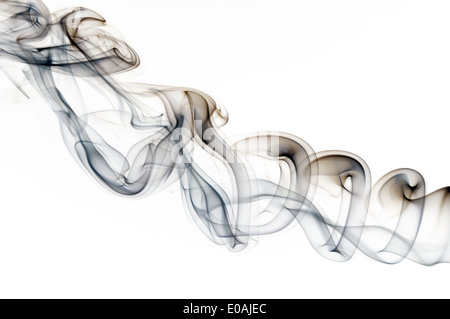 Des tourbillons de fumée noire abstrait sur fond blanc Banque D'Images