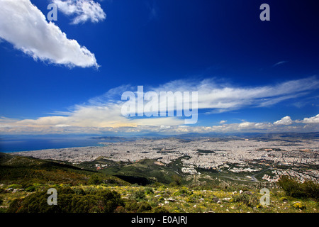 Vue panoramique d'Athènes et du Pirée d'Hymette ('Ymittos'), l'Attique, Grèce la montagne Banque D'Images