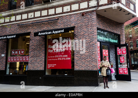 New York, NY 4 mai 2014 American Apparel ferme son Sixième Avenue store à Greenwich Village Banque D'Images