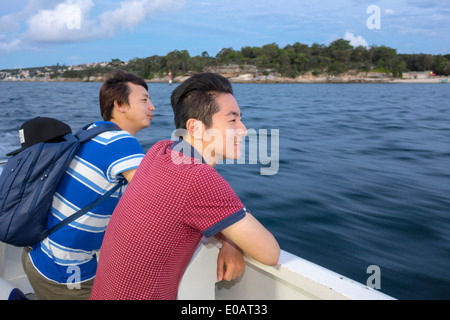 Sydney Australie,Sydney Harbour,port,Watsons Bay,Sydney Ferries,à bord,ferry,homme asiatique hommes,amis,recherche,nature,paysage,AU140309289 Banque D'Images