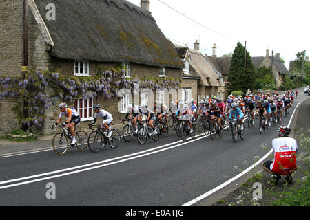 Abaisser Benefield, Northants, UK. 7e mai 2014. La Women's Tour of Britain course cycliste passe par abaisser Benefield, Northamptonshire, le premier jour de la tournée. Pic : Paul Marriott Crédit : Paul Marriott/Alamy Live News Banque D'Images