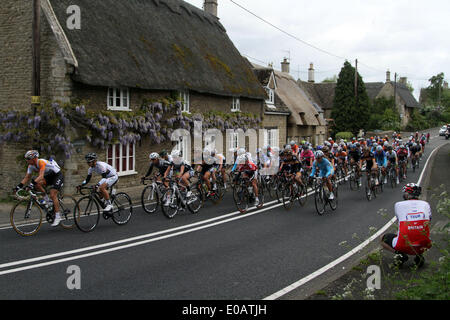 Abaisser Benefield, Northants, UK. 7e mai 2014. La Women's Tour of Britain course cycliste passe par abaisser Benefield, Northamptonshire, le premier jour de la tournée. Pic : Paul Marriott Crédit : Paul Marriott/Alamy Live News Banque D'Images