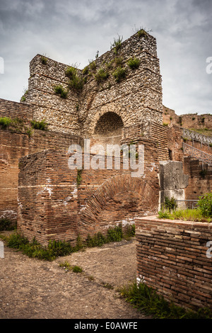 D'anciennes ruines d'un amphithéâtre romain situé à Bénévent, Italie Banque D'Images