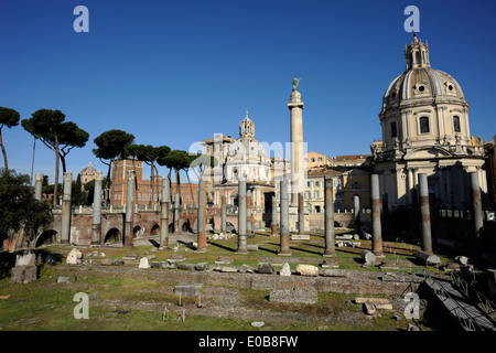 Italie, Rome, Trajan Forum, Basilique Ulpia et Trajan colonne Banque D'Images