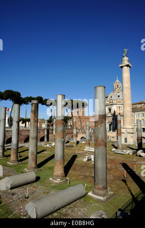 Italie, Rome, Trajan Forum, Basilique Ulpia et Trajan colonne Banque D'Images