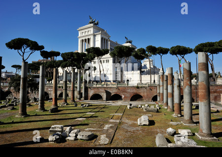 Italie, Rome, Forum de Trajan, Basilique Ulpia et Vittoriano Banque D'Images