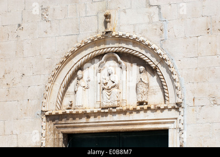 Tympan de l'église de Saint Dominique, Trogir, Croatie Banque D'Images