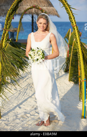 Belle Mariée Mariage en cérémonie sur la plage Banque D'Images