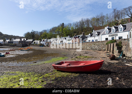 Le village de Plockton à marée basse côte ouest de l'Ecosse Banque D'Images