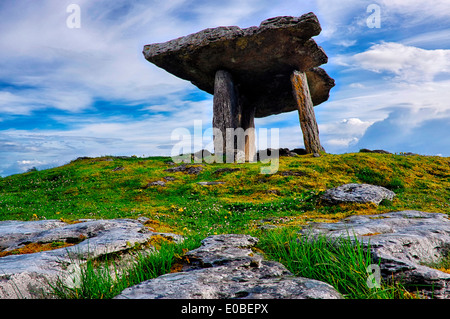Dolmen de Poulnabrone, comté de Clare, Irlande Banque D'Images