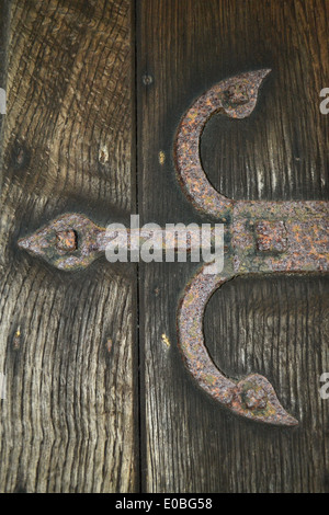 Charnière de porte décorative à l'ancienne Banque D'Images