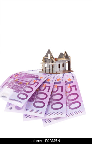 Beaucoup d'euros de billets de banque et de shell d'une maison, Viele Euro Geldscheine Rohbau und eines Hauses Banque D'Images