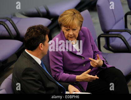 Berlin, Allemagne. Mai 08th, 2014. 33e session du Parlement allemand - première consultation du projet d'une loi sur la réforme fondamentale de la Loi sur les énergies renouvelables et modifiant d'autres dispositions de la loi sur l'énergie déposée par le gouvernement fédéral allemand. Credit : Reynaldo Chaib Paganelli/Alamy Live News Banque D'Images