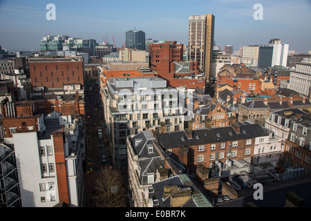 Une vue sur des bureaux, des boutiques et des appartements dans le centre-ville de Birmingham, Royaume-Uni. Banque D'Images