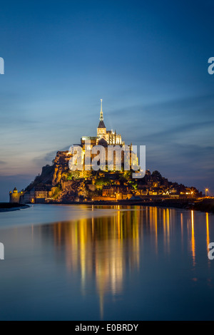Twilight sur le Mont Saint Michel, Normandie France Banque D'Images