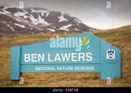 Le Ben Lawers National Nature Reserve au-dessus du Loch Tay en Écosse, au Royaume-Uni, à l'égard de Meall nan Tarmachan. Banque D'Images