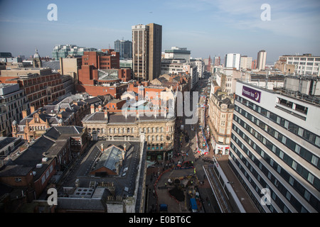 Une vue sur des bureaux, des boutiques et des appartements dans le centre-ville de Birmingham, Royaume-Uni. Banque D'Images