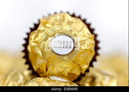 Ferrero Rocher aux noisettes chocolats belges Banque D'Images
