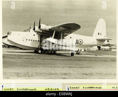 Le S.25 Sunderland était un hydravion britannique utilisé pendant la seconde Guerre mondiale connu pour son rôle dans la patrouille maritime et la guerre anti-sous-marine, il a servi à la fois dans la Royal Air Force et la Royal Navy. Banque D'Images