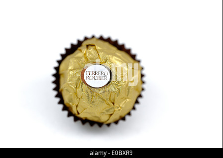 Ferrero Rocher aux noisettes chocolats belges Banque D'Images