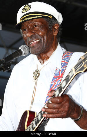 8 mai 2014 - La légende de la musique rock and roll Chuck Berry a été désigné comme lauréat du prix Polar Music 2014. Roi de Suède organisera une cérémonie de remise des prix à Stockholm le 26 août. Les millions de couronnes prix (£82 000) a été créée il y a 25 ans par S. Anderson, l'éditeur, parolier et manager d'Abba. La première lauréate du prix Polar Music a été P. McCartney. Photo - Jul 03, 2010 - Irvine, Californie, États-Unis - légende Musique Chuck Berry, 84, effectuant à la 16e festival culturel de la musique une Hootenanny at Oak Canyon Ranch. (Crédit Image : © Chris Lee/ZUMA/ZUMApress.com) fil Banque D'Images