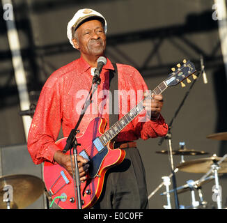 8 mai 2014 - La légende de la musique rock and roll Chuck Berry a été désigné comme lauréat du prix Polar Music 2014. Roi de Suède organisera une cérémonie de remise des prix à Stockholm le 26 août. Les millions de couronnes prix (£82 000) a été créée il y a 25 ans par S. Anderson, l'éditeur, parolier et manager d'Abba. La première lauréate du prix Polar Music a été P. McCartney. Photo - Aug 10, 2008 - Baltimore, Maryland, États-Unis - Musicien Chuck Berry il se produit dans le cadre de l'édition 2008 du Festival de musique de Virgin Mobile, qui se déroule à la Pimlico Race Course. (Crédit Image : © Jason Moore/ZUMA/ZUMAPRESS.com) fil Banque D'Images