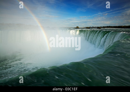 Arc-en-ciel sur Niagara Falls, Canada Banque D'Images