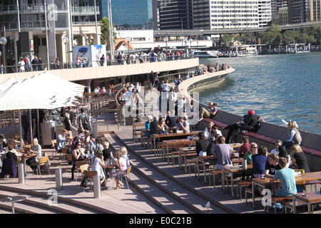 Bar à l'opéra de Sydney Circular Quay vu de l'opera house, Australie Banque D'Images