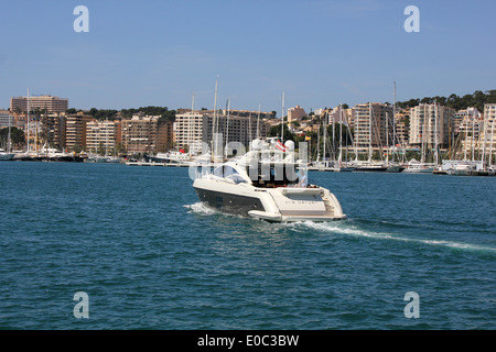 Mallorca luxe Luxe - Yacht à moteur Azimut - Palma Paseo Maritimo  + marinas - Palma de Majorque, Iles Baléares Banque D'Images