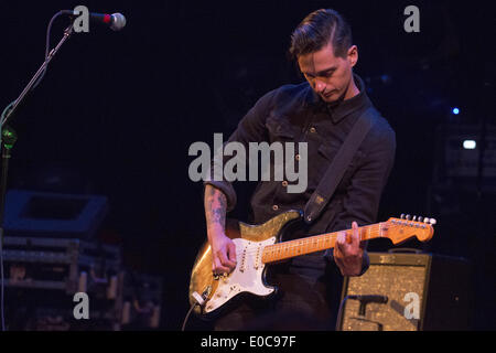 Madison, Wisconsin, USA. 6 mai, 2014. JARROD GORBEL de nuit terreurs de 1927 en concert au Théâtre Capitol, à Madison, Wisconsin © Daniel DeSlover/ZUMAPRESS.com/Alamy Live News Banque D'Images