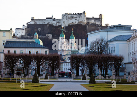 La ville de la ville de Salzbourg en Autriche. Vieille ville et la forteresse de château haut sel, Eine Stadt Ansicht der Stadt Salzburg dans Banque D'Images