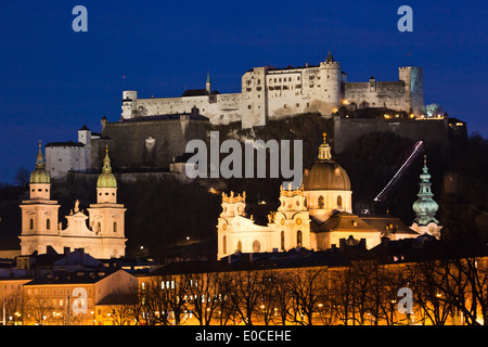 La ville de la ville de Salzbourg en Autriche. Vieille ville et la forteresse de château haut sel, Eine Stadt Ansicht der Stadt Salzburg dans Banque D'Images