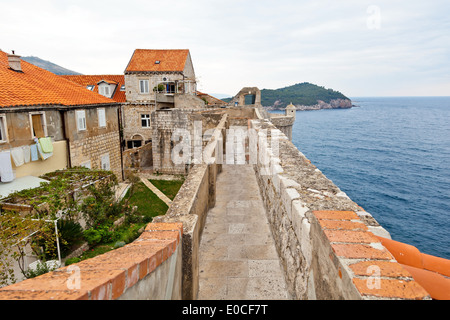 La ville de Dubrovnik en Croatie. Du patrimoine culturel mondial de l'Unesco. Mur de la ville, die Stadt Dubrovnik en Croatie. Weltkulture l'Unesco Banque D'Images