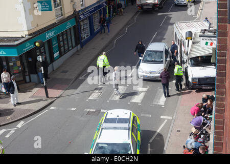Banbury, Oxon, UK. Le 9 mai 2014. Un camping-car monte le trottoir à Banbury High Street. Credit : Charlotte Moss/Alamy Live News Banque D'Images