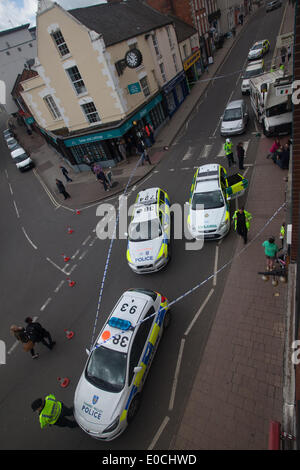 Banbury, Oxon, UK. Le 9 mai 2014. Un camping-car monte le trottoir à Banbury High Street. Credit : Charlotte Moss/Alamy Live News Banque D'Images