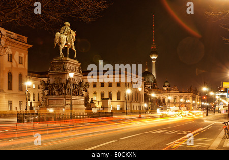 Statue équestre Friedrichs II., Université Humboldt, la cathédrale de Berlin, Tour de la télévision, Zeughaus, Unter den Linden, Mitte, être Banque D'Images