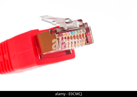 Le câble rouge d'un réseau d'un ordinateur., Das rote Kabel eines Netzwerkes von einem Ordinateur. Banque D'Images