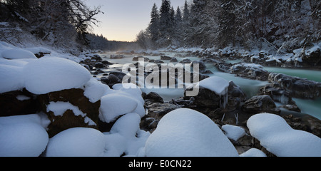 La rivière de l'Enns glacées du Parc National à Enns, Ennstal Alps, Styrie, Autriche, Europe Banque D'Images