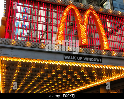 McDonald's Restaurant, 42nd Street, Times Square, NYC 2014 Banque D'Images